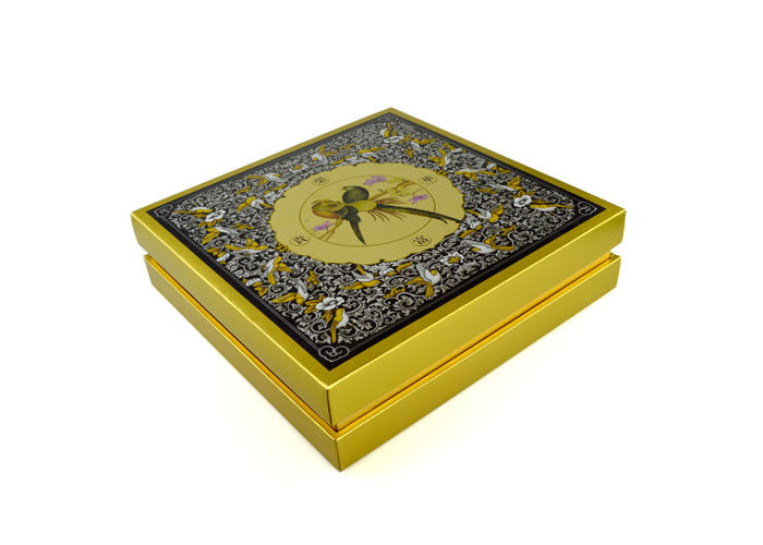 Luxurious Black Gold Stamping Recycled Paper Box For Clothes / Cosmetics