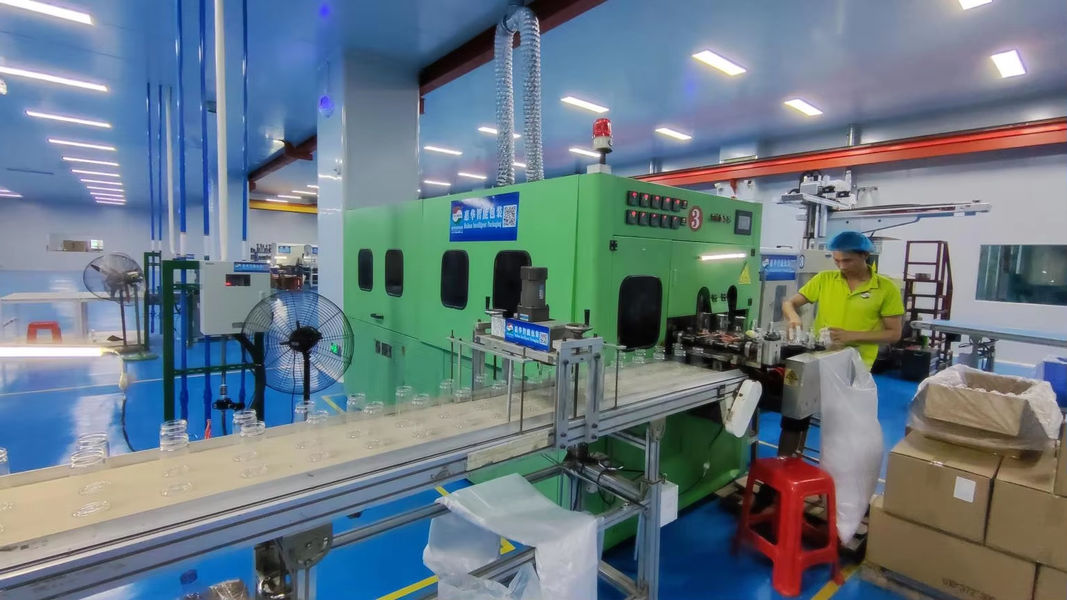 Guangzhou Huihua Packaging Products Co,.LTD manufacturer production line