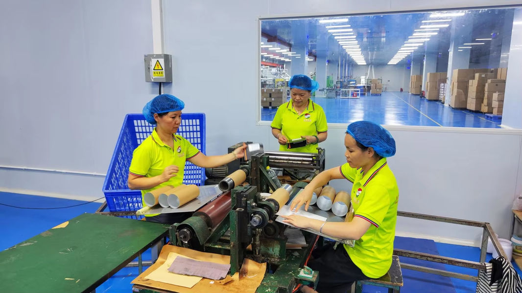 Guangzhou Huihua Packaging Products Co,.LTD manufacturer production line
