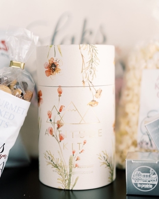 Wholesale Luxury Cylinder Eco Friendly Custom Craft Paper Tube Package for Flower Roses Gift Loose Tea Canister Packaging Box